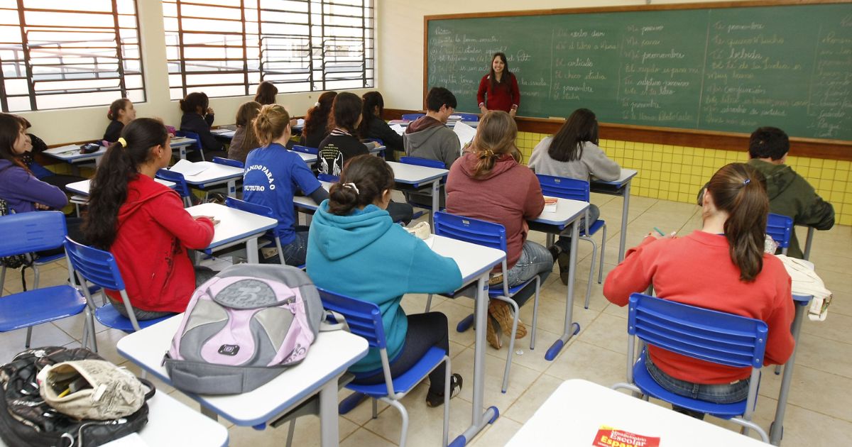 Paraná anuncia convocação de mais 288 professores para a rede de educação
