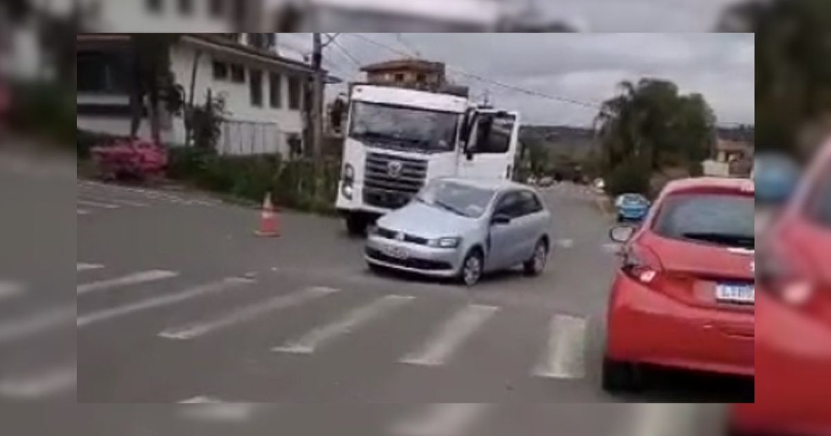 Vídeo: acidente entre caminhão e carro é registrado no centro de São Mateus do Sul