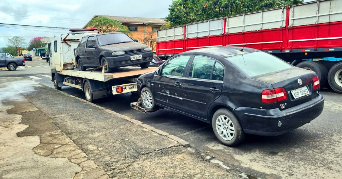 Polícia Civil e MP dão início à retirada de carros e motos apreendidos em São Mateus do Sul que ocupavam vagas na via pública
