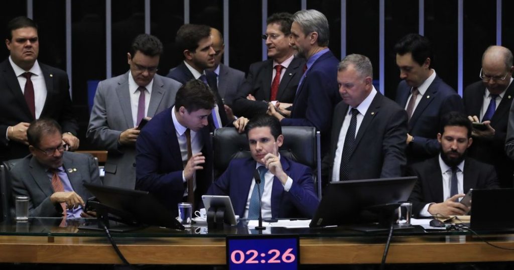 PEC da Blindagem é aprovada na Câmara e segue para votação no Senado