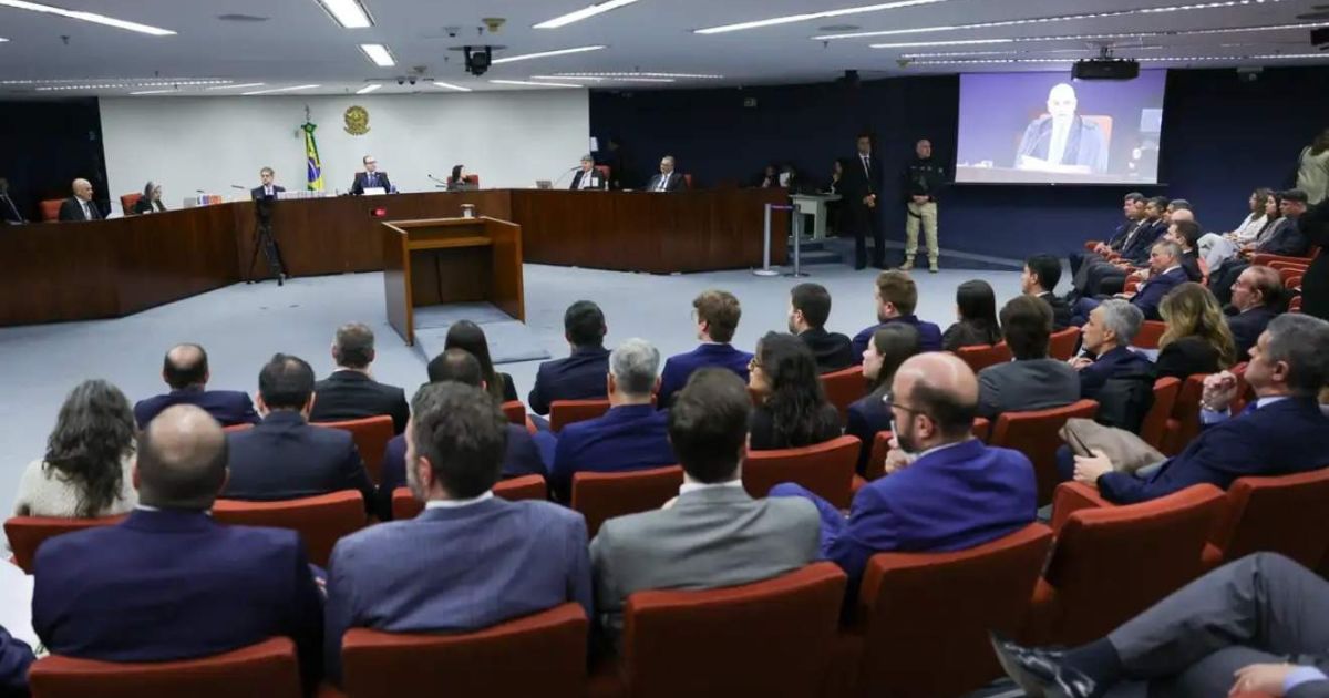 Segundo dia do julgamento de Bolsonaro: defesa do ex-presidente deve se manifestar