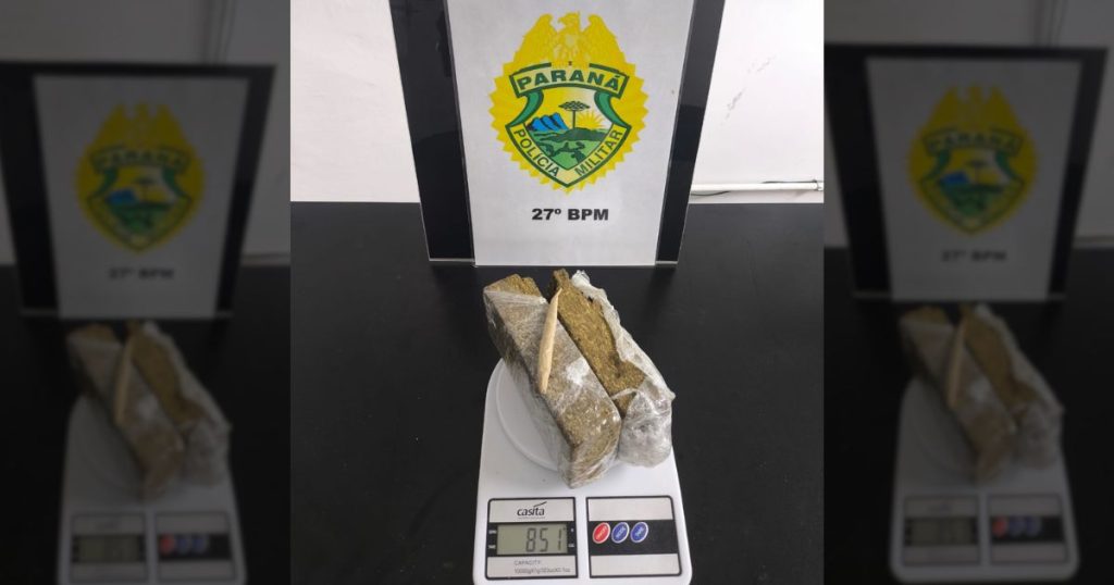 PM prende dois indivíduos com tablete de maconha no centro de São Mateus do Sul