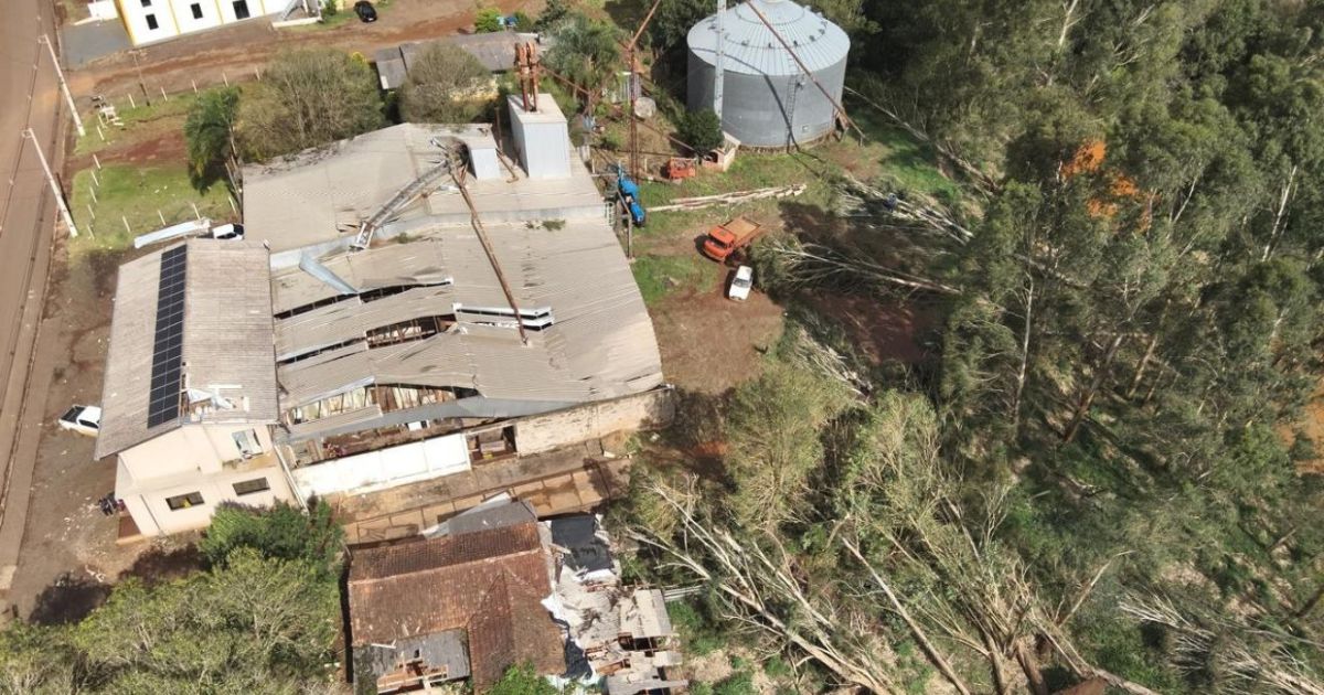 Cidade no PR é destruída por tornado e deixa desalojados; mil casas foram danificadas