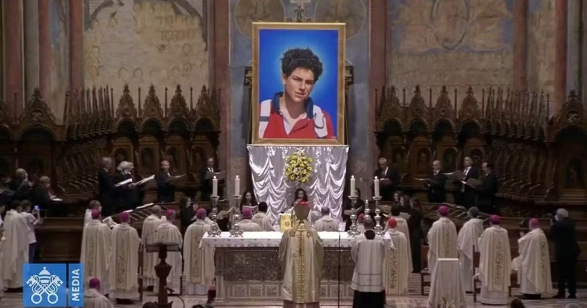 Carlo Acutis é canonizado no Vaticano e se torna o primeiro santo millennial da Igreja Católica