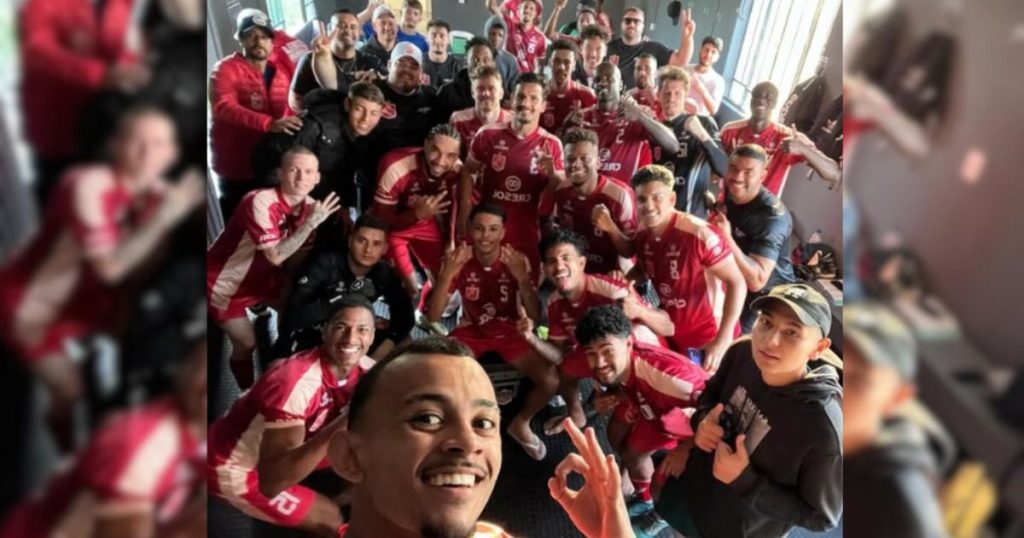 Samas marca nos últimos minutos de jogo e mantém liderança invicta