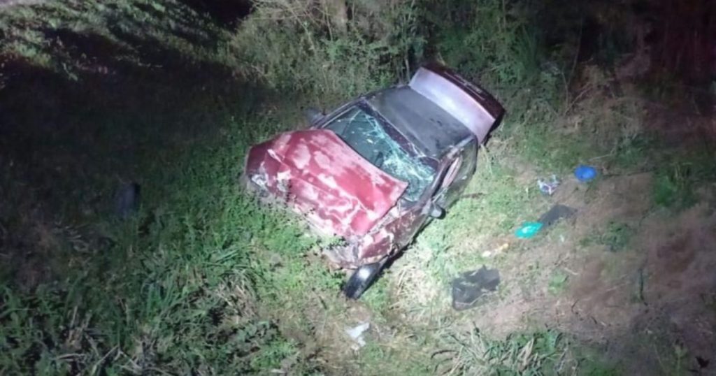 Colisão entre Gol e Corsa deixa três feridos em rodovia do Paraná