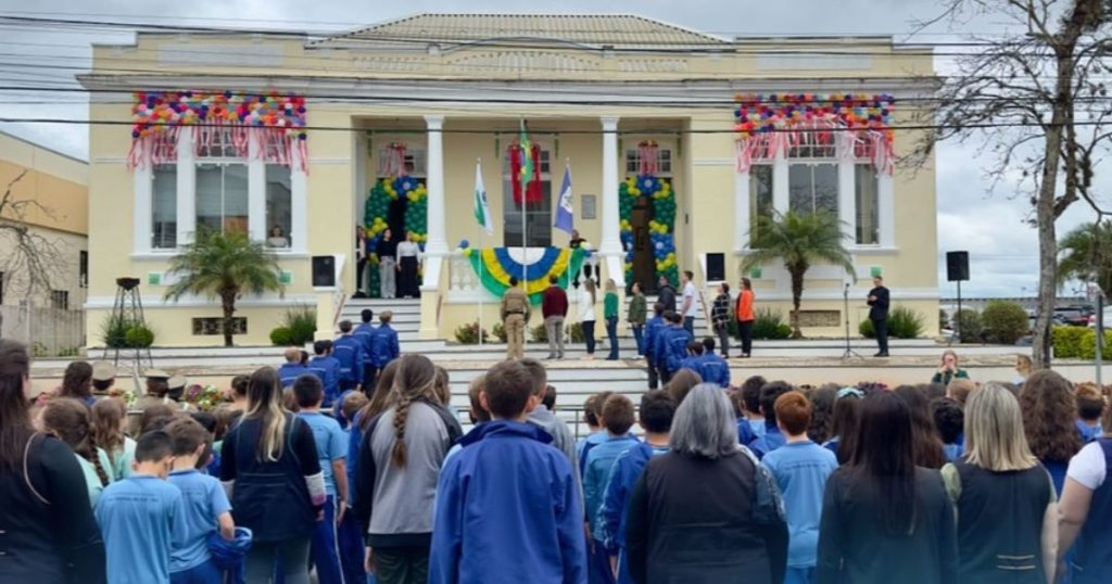 São Mateus do Sul realiza tradicional Desfile Cívico de 7 de Setembro com mais de 80 grupos participantes