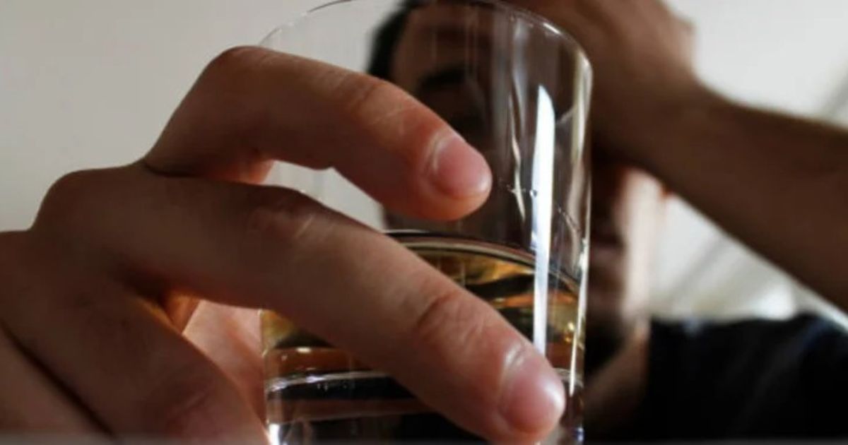 Alcoolismo grave agora dá direito a auxílio de R$ 1.518 no Brasil; o que você acha disso?