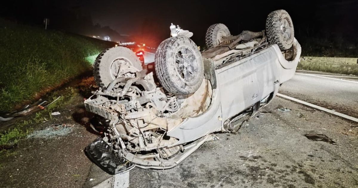 Pai e filho de 2 anos morrem após capotamento em BR do PR