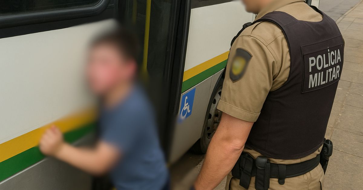 Criança com autismo fica presa em porta de ônibus em Canoinhas