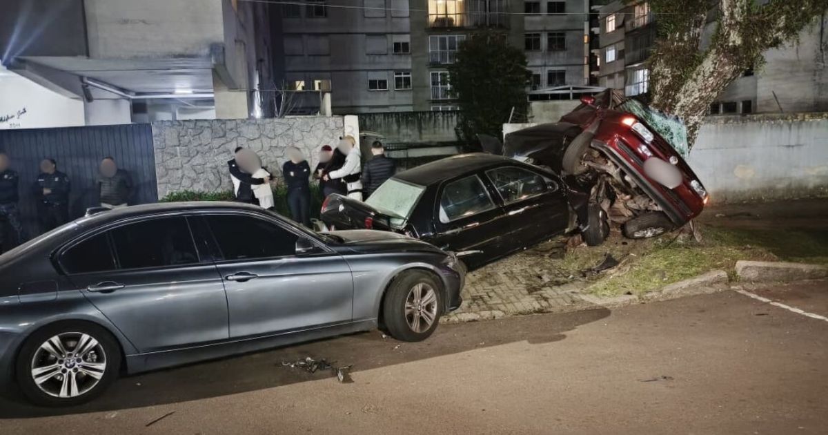 Médico bate carro de luxo em Curitiba, alega mal súbito e recusa teste do bafômetro