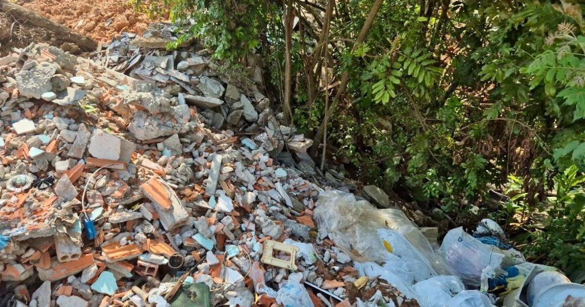 Polícia Ambiental flagra descarte irregular de resíduos em Palmeira