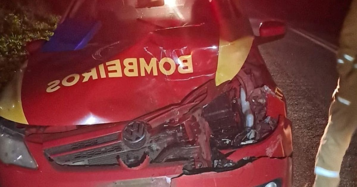 Viatura do Corpo de Bombeiros se envolve em acidente em PG