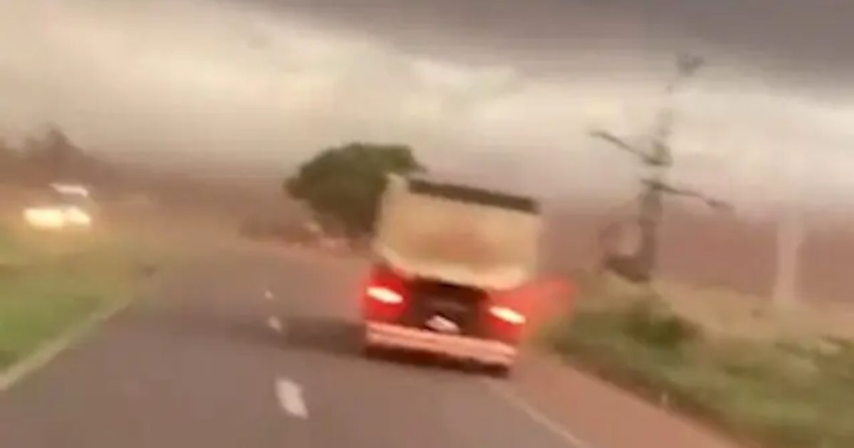 Vídeo: caminhoneiro flagra ventania de 110 km/h e nuvem de poeira em rodovia no PR