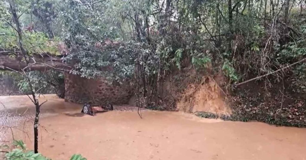 Sete integrantes da mesma família morrem em acidente após carro cair em rio