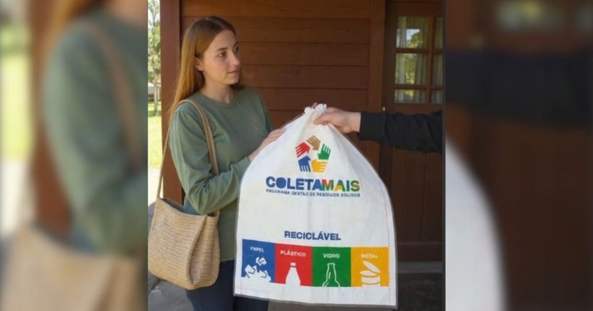Ação de coleta seletiva distribui sacos reutilizáveis para a população de São João do Triunfo