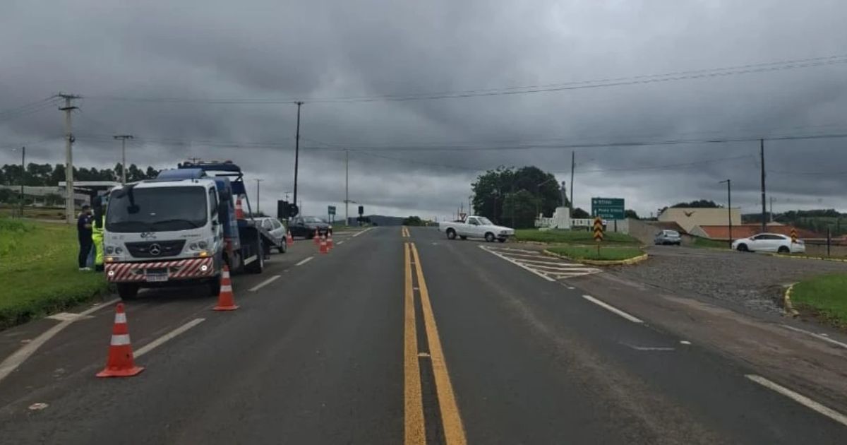 Idoso fica ferido em colisão entre dois veículos na PR-151