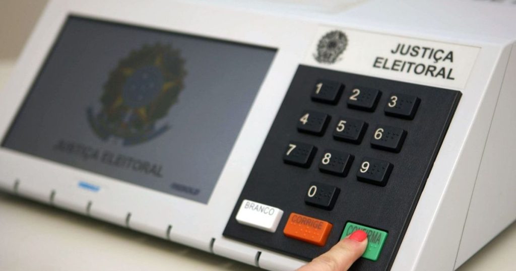 Emenda aprovada pela Câmara impede presos provisórios de votar; entenda
