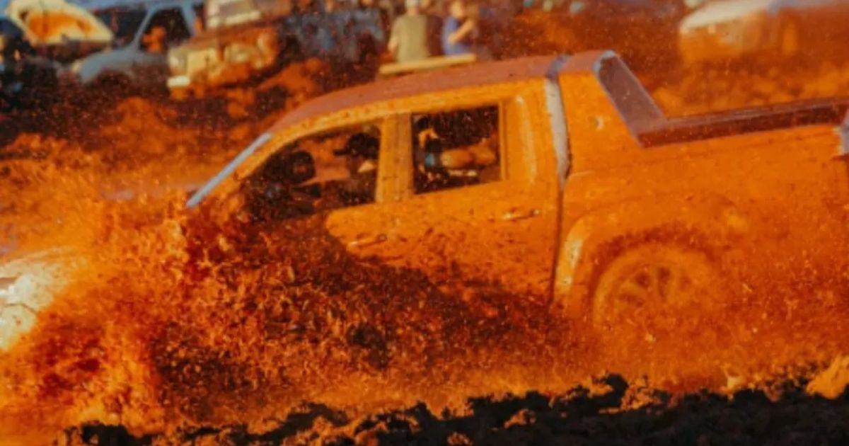 Jovem fica em estado grave após ser atropelado em evento de caminhonetes em Palmeira