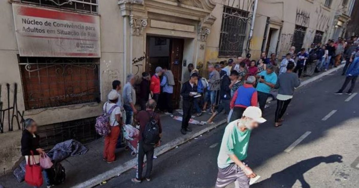 Homem é encontrado morto dentro de freezer por cozinheiro em centro de acolhimento