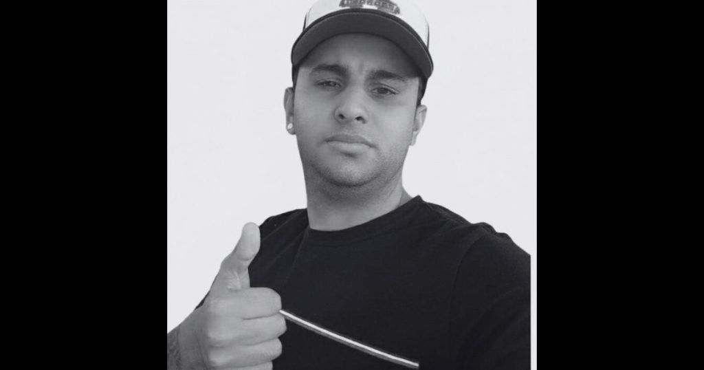 Jovem de 24 anos morre após trator cair na fossa no Paraná