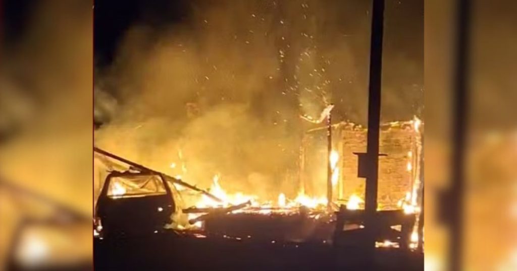 Jovem agride o pai idoso e a irmã adolescente, e ateia fogo na casa e no carro da família em Rebouças