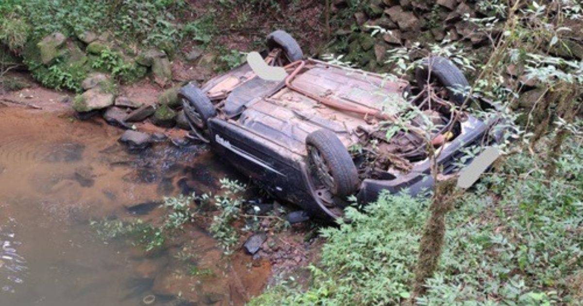 Quatro mulheres ficam feridas após veículo sair da pista no interior de Porto União