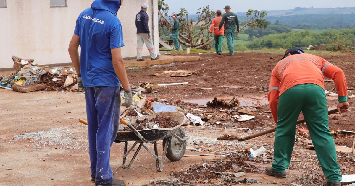 Para acelerar reconstrução, Polícia Penal coloca 89 presos para trabalhar em Rio Bonito do Iguaçu