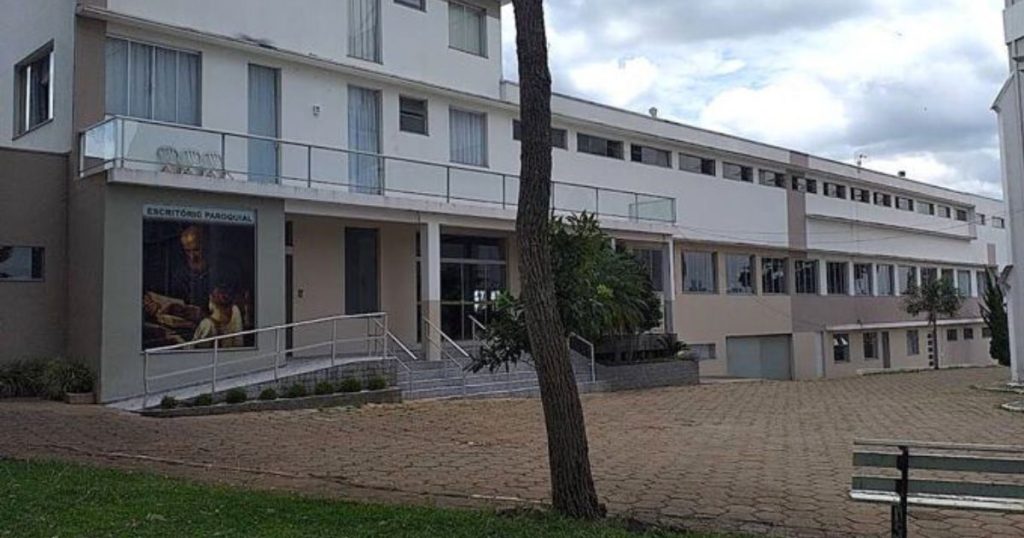 Criminosos furtam casa paroquial em São Mateus do Sul; objetos sagrados e parte do dinheiro de doações são recuperados