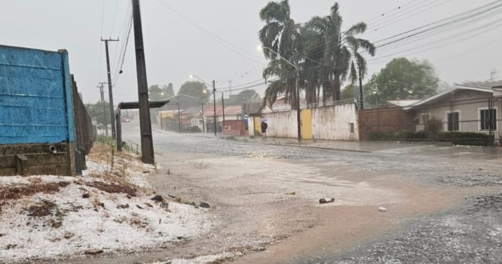 Após temporal com granizo, Estado envia lonas, telhas e kits dormitório para Ponta Grossa