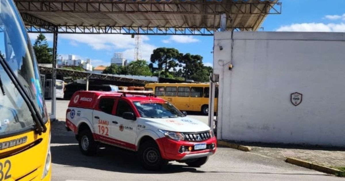 Trabalhador é atingido na cabeça por pneu que estourou durante reparo em empresa de ônibus em Curitiba