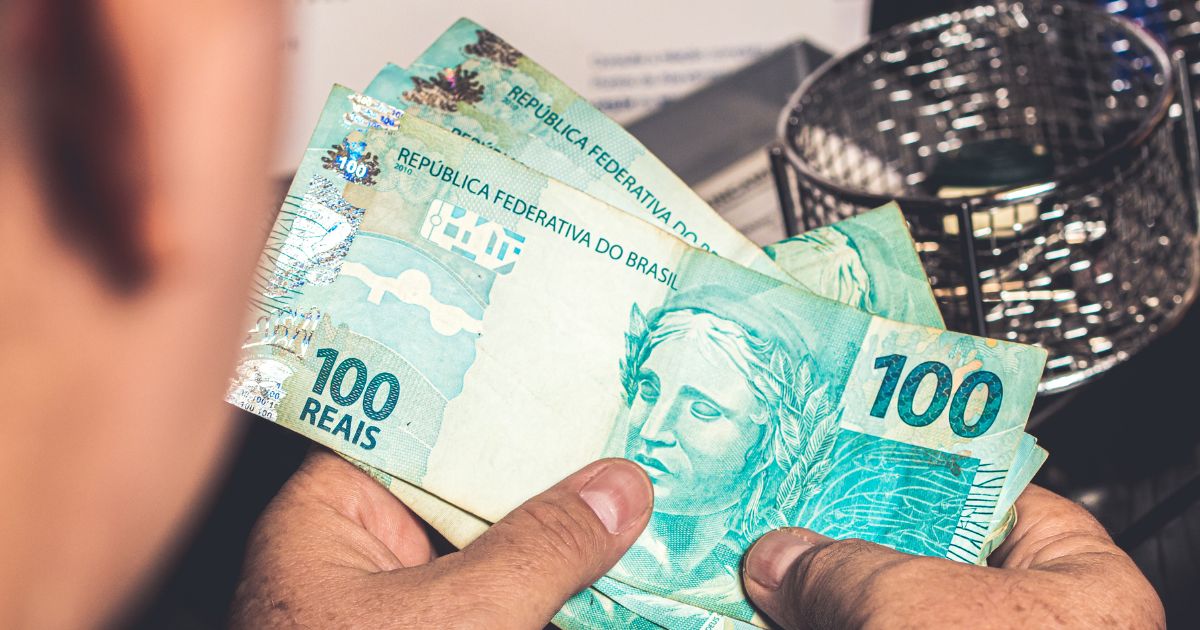 Estado vai pagar 13º salário integral no dia 5 de dezembro, anuncia governador