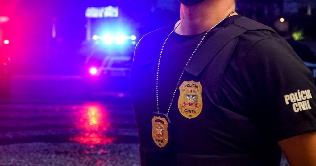 PCSC lança concurso com 300 vagas e salários até R$ 10 mil; veja como se inscrever