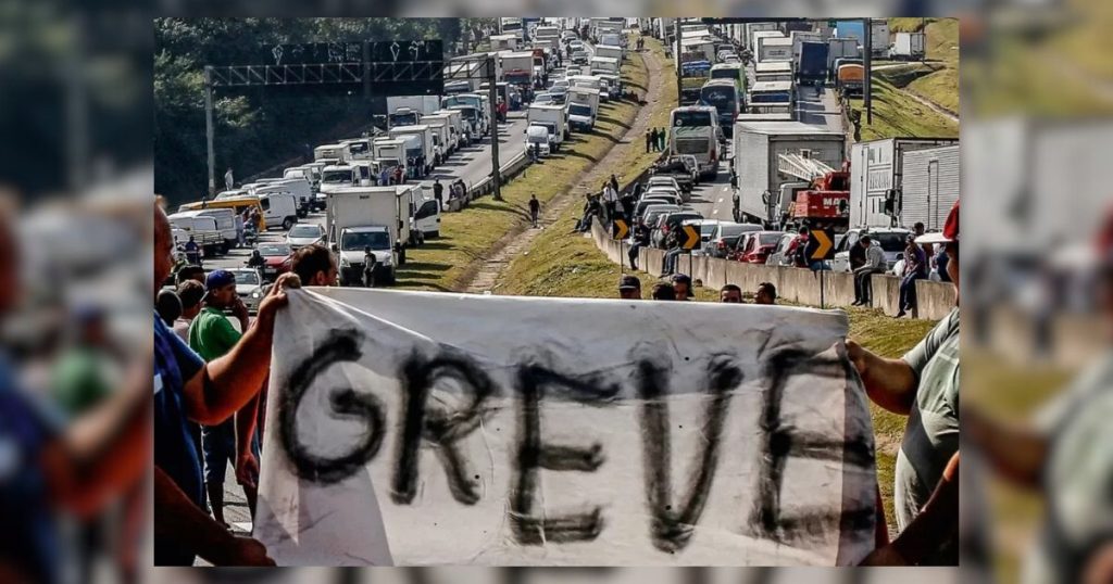 VÍDEO: líder dos caminhoneiros vai à Presidência da República comunicar paralisação