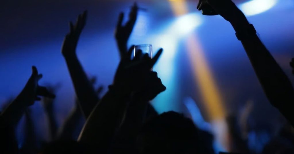 Operação em casa noturna de Canoinhas flagra tráfico de drogas e fornecimento de álcool a menores