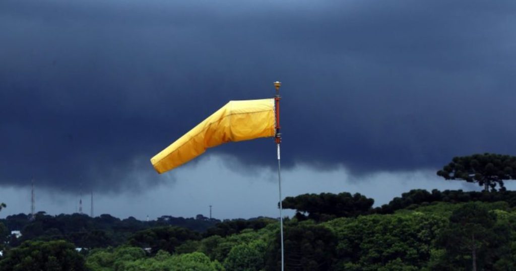 Ventos de 100 km/h: Paraná sente efeito de ciclone extratropical nesta quarta (10)