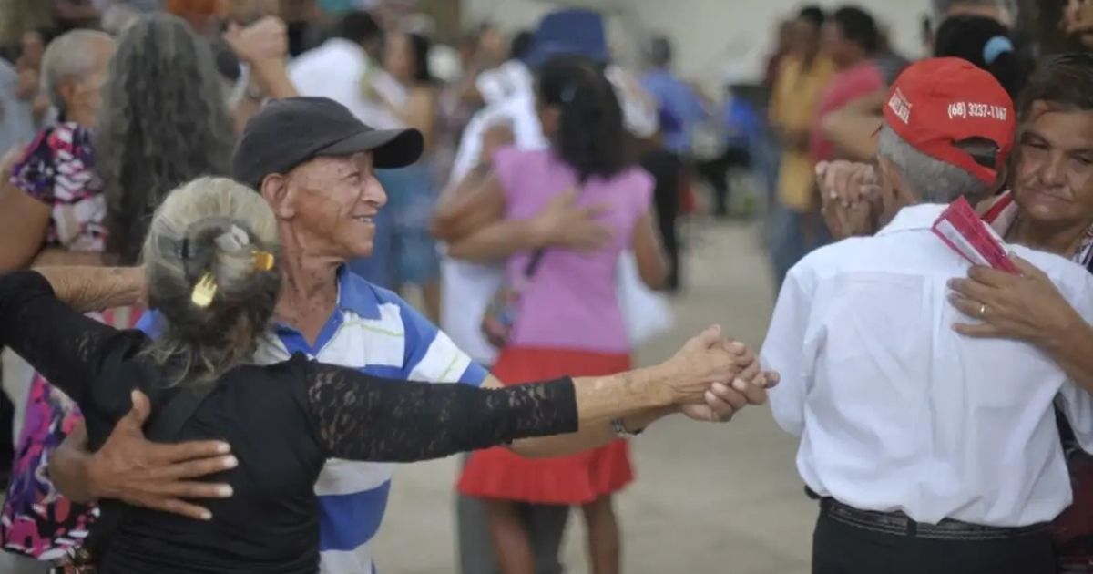 Expectativa de vida no país sobe para 76,6 anos, a maior já registrada