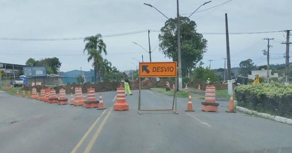 Obras interditam trecho urbano da PR-151 em Palmeira e motoristas devem usar desvios