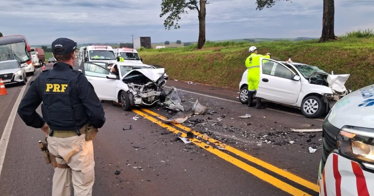 Batida frontal deixa mãe e filho mortos na BR-277
