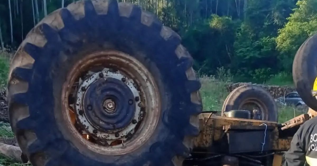 Homem morre após ser atropelado por trator conduzido pelo filho