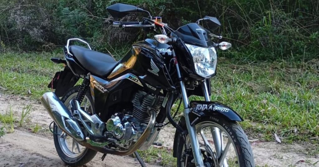 Moto Honda Fan 160 é roubada em frente a colégio em São João do Triunfo