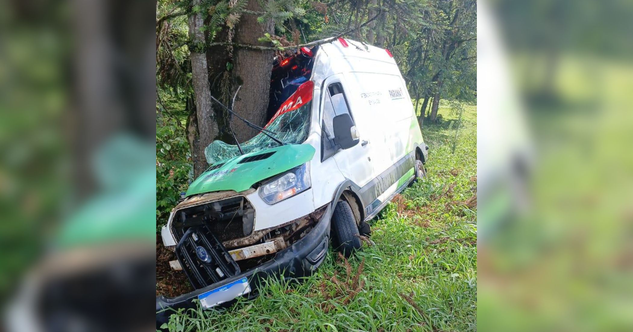 Atualização: acidente na BR-476 envolve ambulância da Secretaria de Saúde de Clevelândia