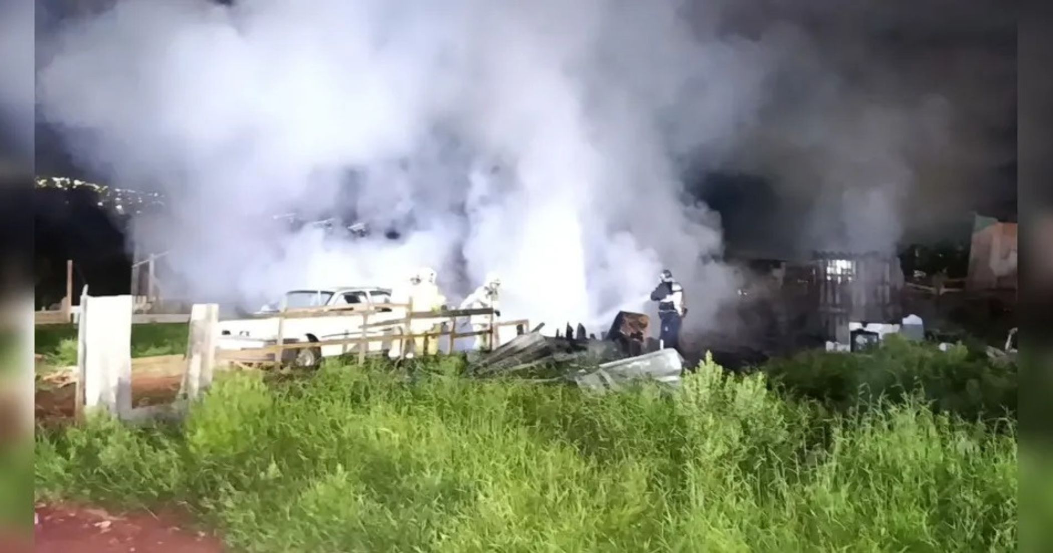 Três casas são tomadas pelas chamas e cachorro morre em Ponta Grossa