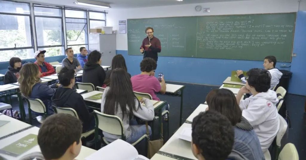 Governo Federal reajusta salário de professores da rede pública; veja novo valor