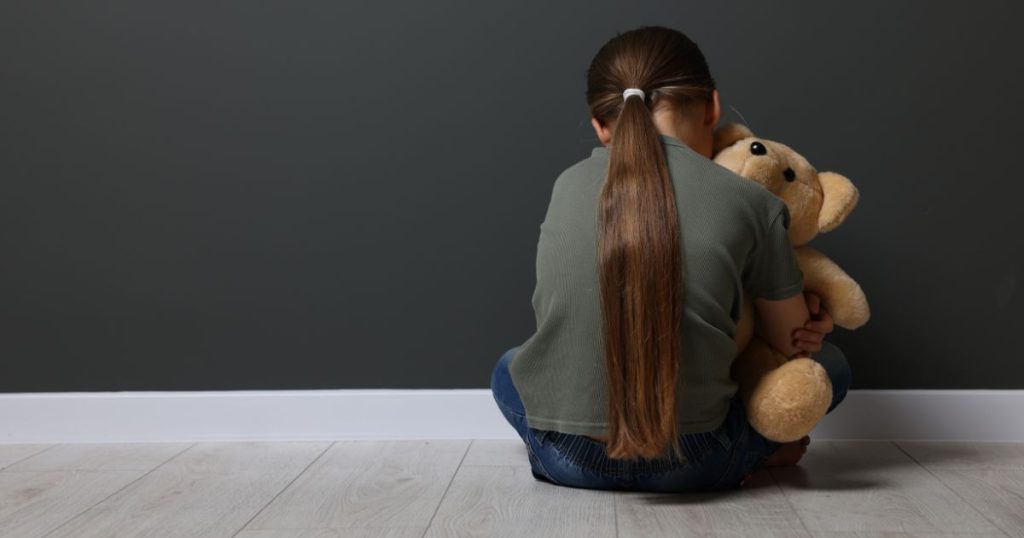 Menina denuncia abusos sexuais de padrasto em bilhete para professora em Rebouças