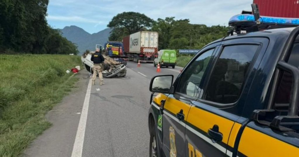 Duas pessoas ficam feridas após capotamento na BR-277