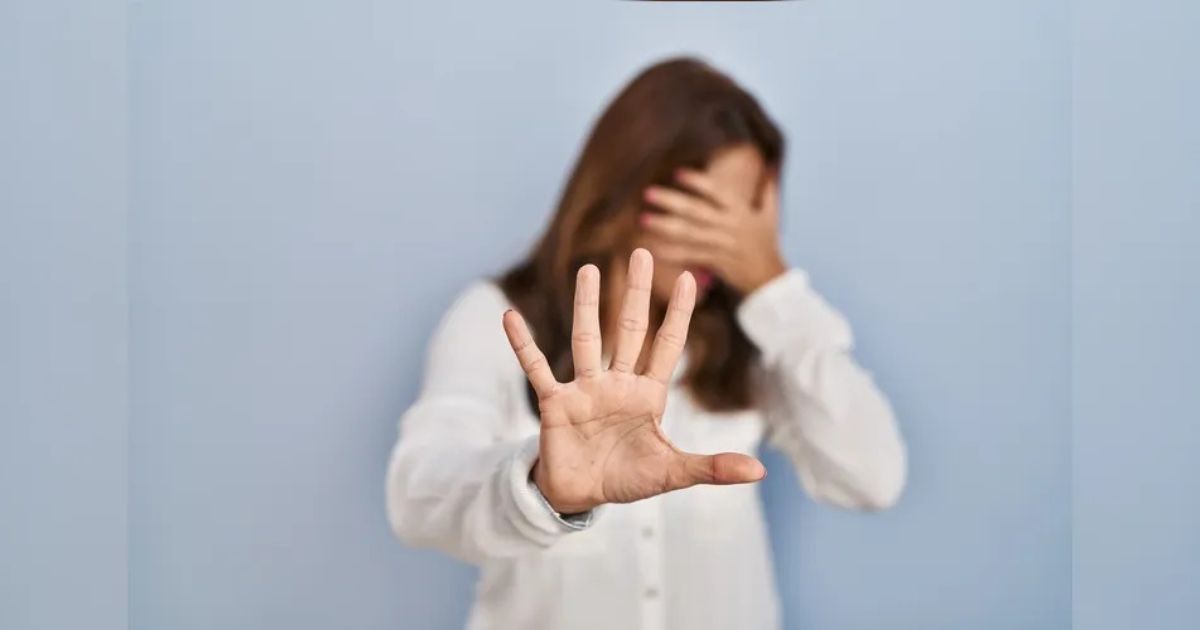 Mulher é vítima de importunação sexual durante caminhada em Rio Azul