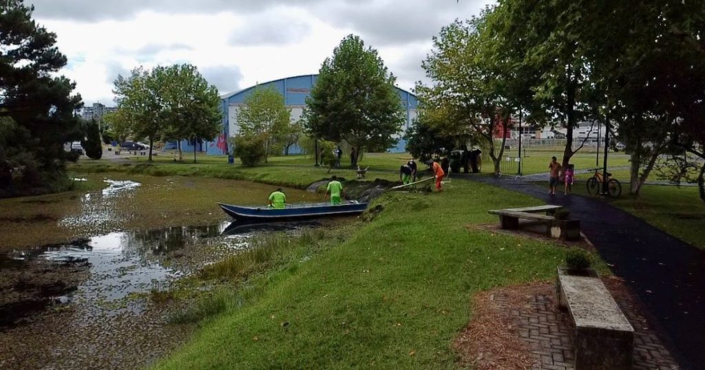 Ação de limpeza e revitalização é realizada no Lago do Ginásio Polacão em São Mateus do Sul