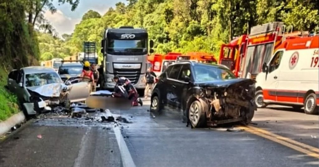 Colisão frontal na Serra do Leão em União da Vitória deixa cinco feridos; criança sai ilesa