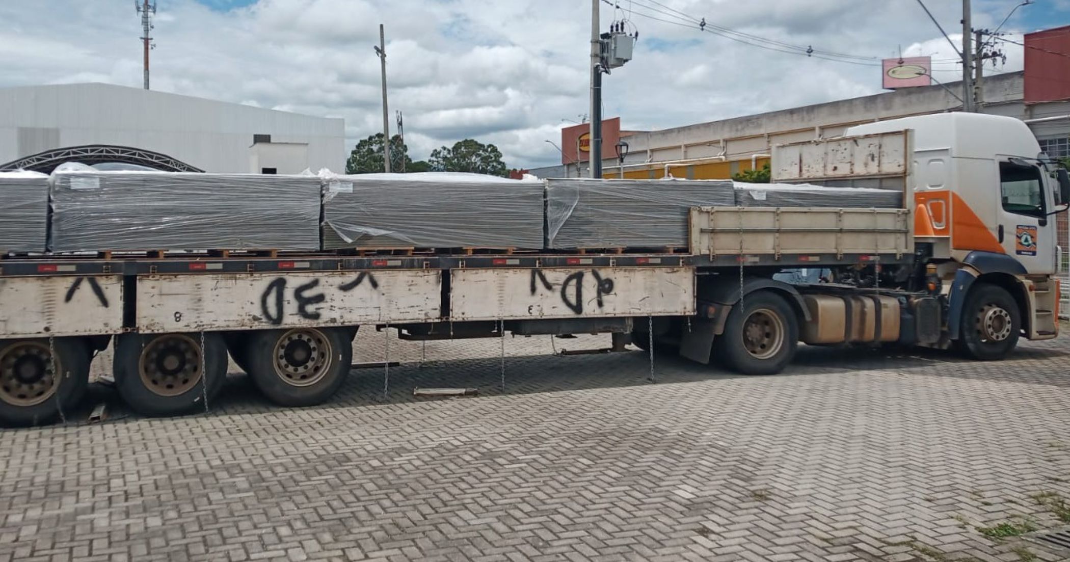 Defesa Civil Estadual envia 2,6 mil telhas para moradores de São José dos Pinhais